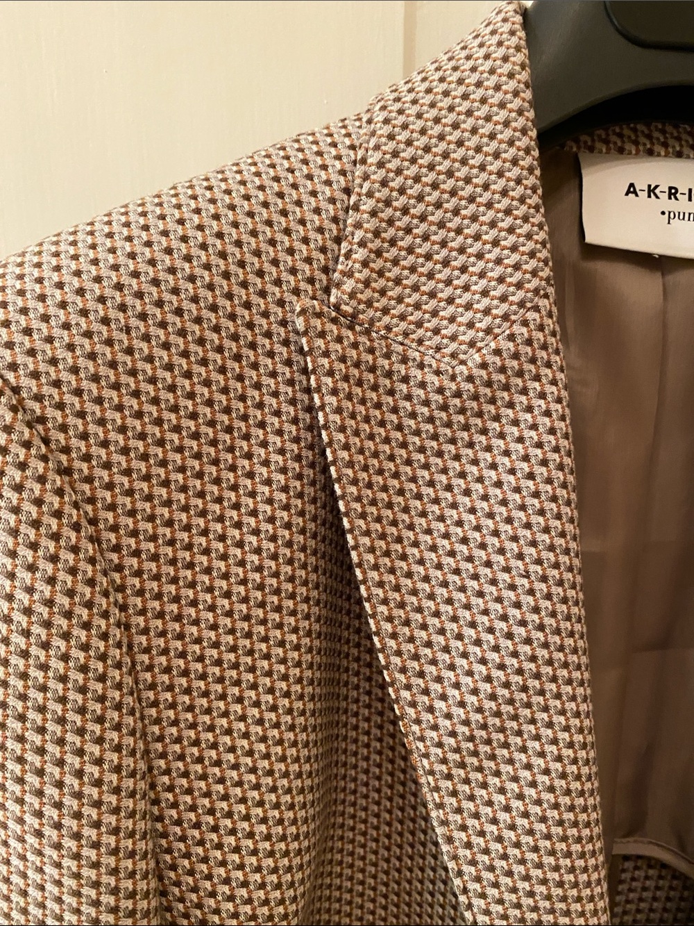 Akris Punto Light Beige/ Black/ Rust Check Blazer • Size 8 - Picture 3 of 14